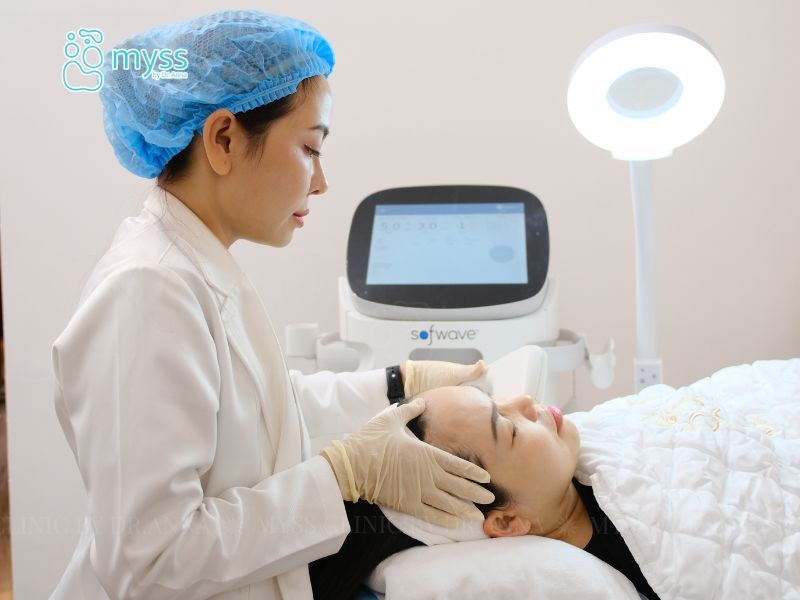 Khi nào cần đến gặp bác sĩ trị mụn đinh râu