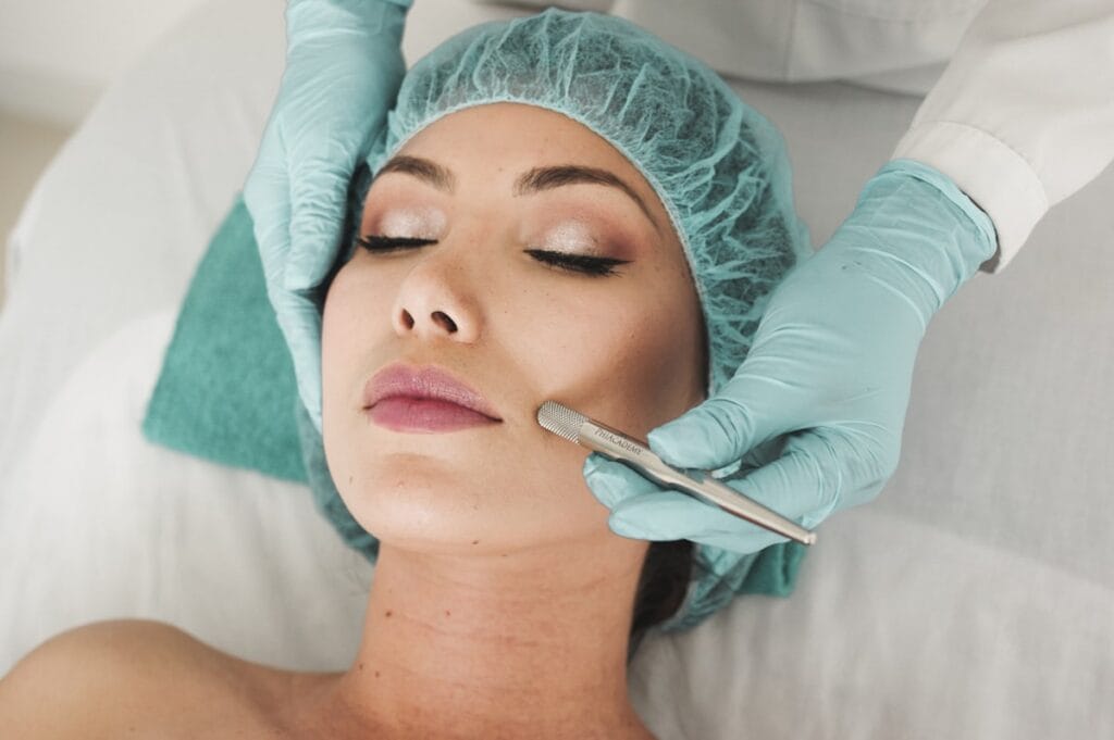Khách hàng trải nghiệm liệu trình chăm sóc da tại Myss Clinic